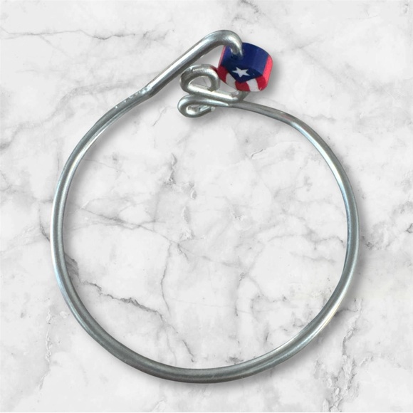 Stainless Steel Silver Bracelet with Red and Blue Star PR Charm NWOT - Picture 2 of 2